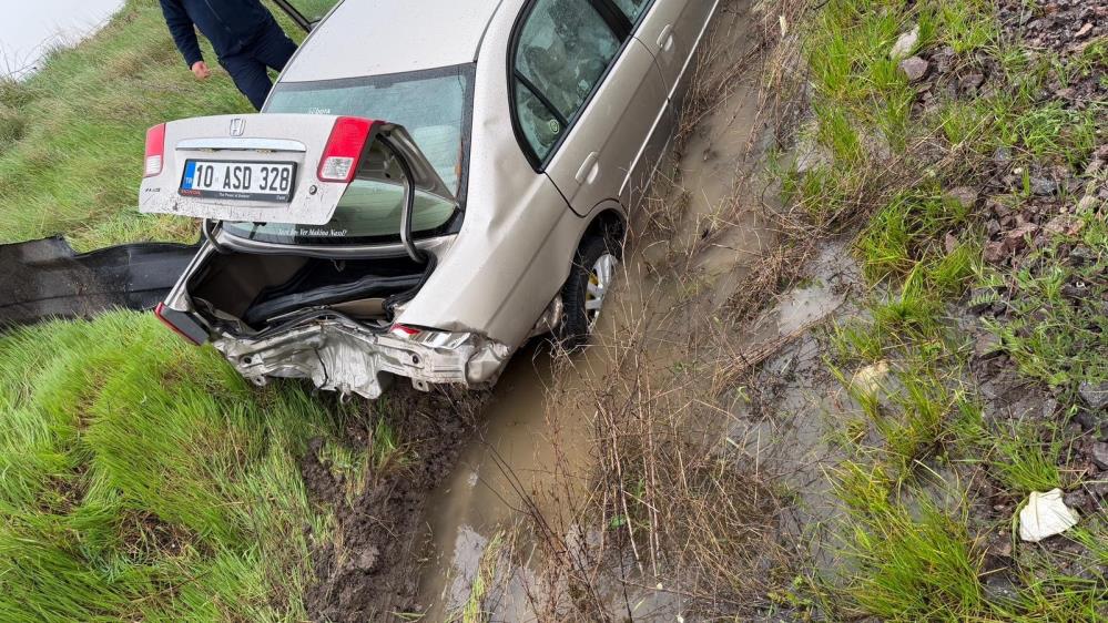 Manyas yolu Akçaova Mahallesi yakınlarında meydana gelen tek taraflı trafik