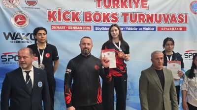 Diyarbakır’da düzenlenen Türkiye Kick Boks Şampiyonası’nda mücadele eden Bandırmalı sporcu