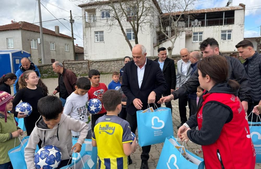 Başkan Akın’dan kırsaldaki çocuklara 23 Nisan hediyesi Balıkesir Büyükşehir Belediyesi, 23 Nisan Ulusal Egemenlik ve Çocuk Bayramı