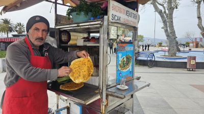 Artan maliyetler nedeniyle sokak lahmacununun fiyatı yükseldi, hem esnaf hem