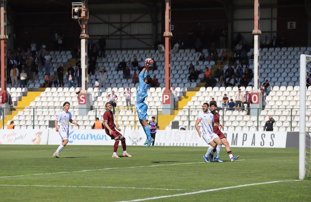 Trendyol 1.Lig Bandırmaspor: 0 – Sarıyer: 0 Trendyol 1. Lig’in 34. haftasında Bandırmaspor, evinde Sarıyer ile golsüz