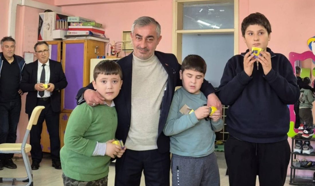 Başkan Duru Otizmli bireyler ile buluştu Manyas Belediye Başkanı Ahmet Duru, 2 Nisan Otizm Farkındalık Günü