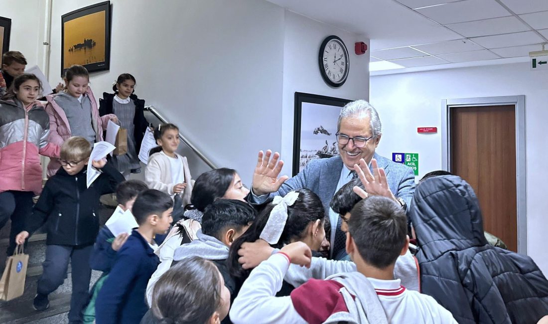 Başkan Mirza miniklere belediyeciliği anlattı Bandırma Belediyesi’nde ağırlanan ilkokul öğrencileri, yerel yönetimlerin işleyişini yerinde öğrenme