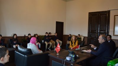 Erdek’te ilkokul öğrencileri, “Yönetim Birimlerini Yerinde Tanıma Projesi” kapsamında Kaymakam