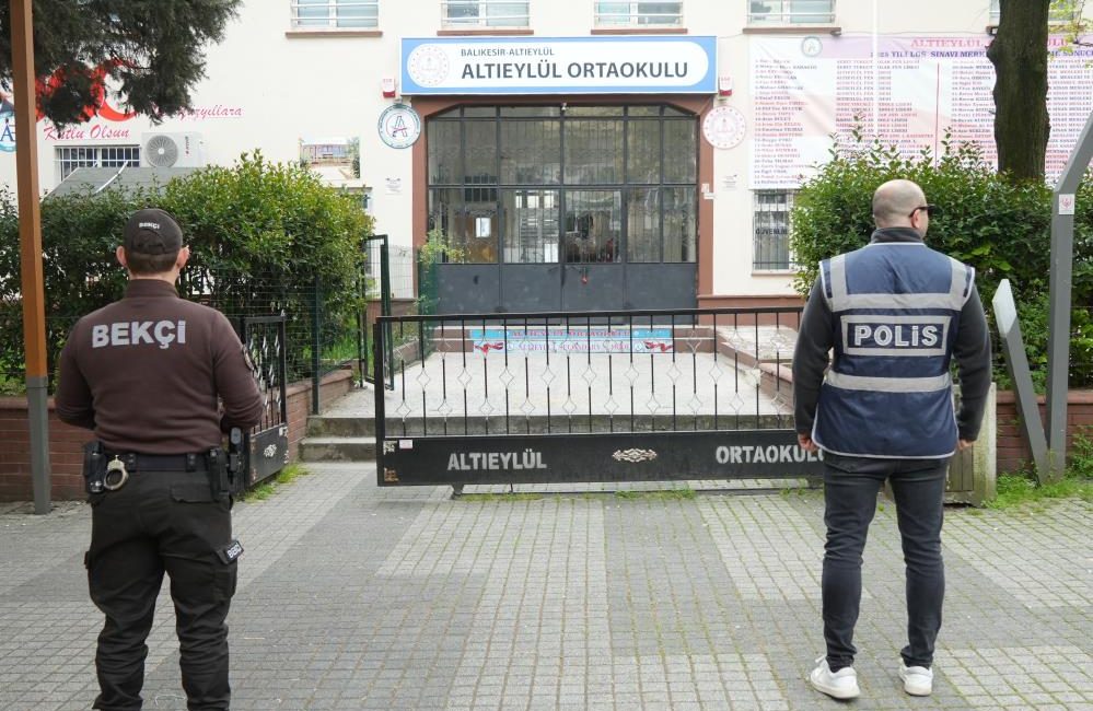 Balıkesir’de okullarda güvenlik tedbiri arttırıldı Şanlıurfa ve Kahramanmaraş’ta okullarda meydana gelen şiddet olaylarının ardından Balıkesir