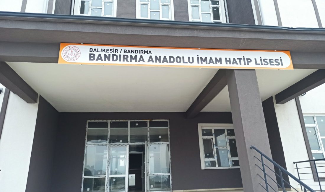 Bandırma’da yapımı devam eden Anadolu İmam Hatip Lisesi inşaatı hız