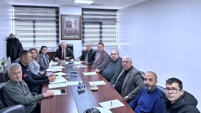 Bandırma Belediyesi’nde yapılan toplantıda pazaryerlerinin mevcut durumu ele alınırken, görüşmelerin