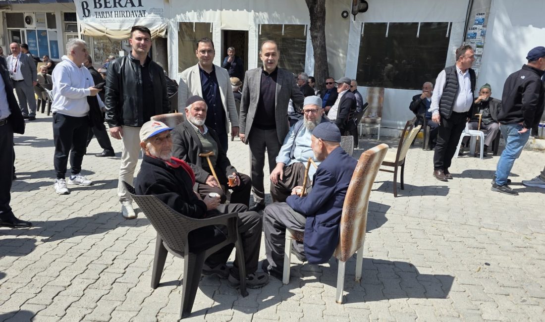PROTOKOL AKSAKAL MAHALLESİ’NDEKİ MEVLİD PROGRAMINDA BULUŞTU Bandırma’da düzenlenen Mevlid-i Şerif programında Kaymakam Engin Aksakal, Milletvekili Ali