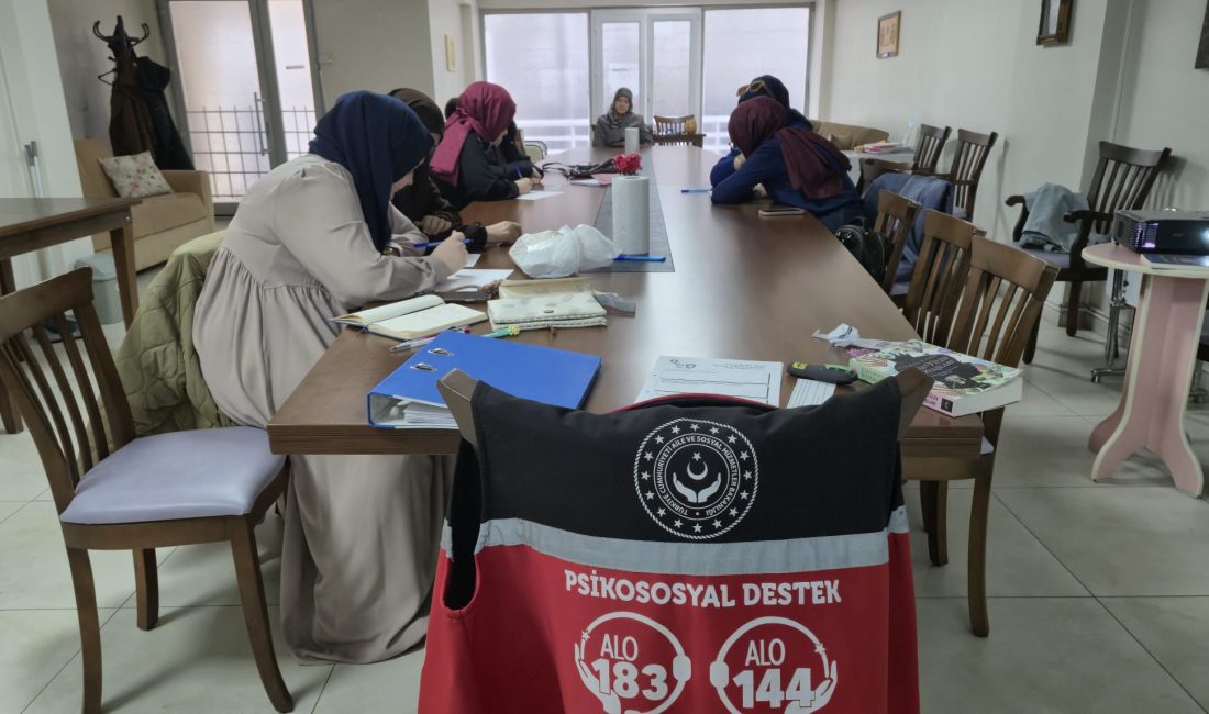 Aile Eğitim Programında Dijital Farkındalık Vurgusu Bandırma’da düzenlenen eğitimde sosyal medya ve dijital oyunların etkileri anlatıldı.