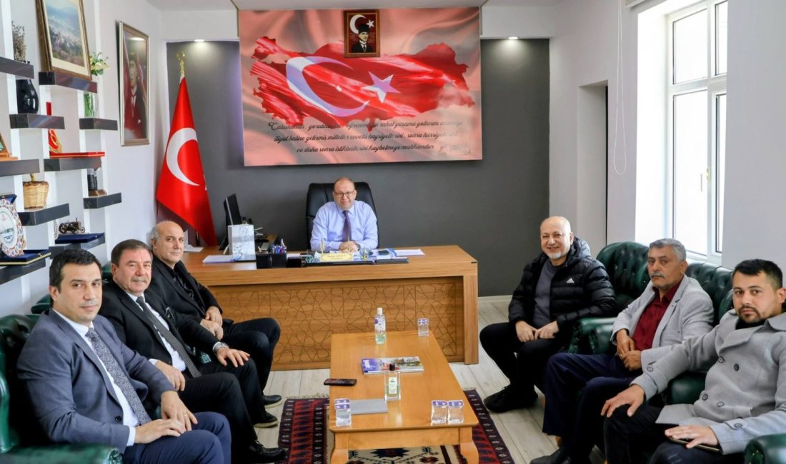 Susurluk’ta Roman dernekleri Kaymakam ile buluştu 8 Nisan Dünya Romanlar Günü kapsamında Susurluk Kaymakamı Turgut Gülen,