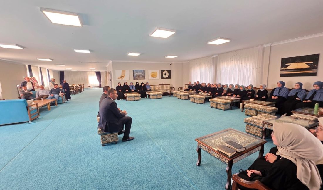 Farklı ilçelerden gelen din görevlileri, Bandırma’daki Bereketli Hafızlık Kız Kur’an