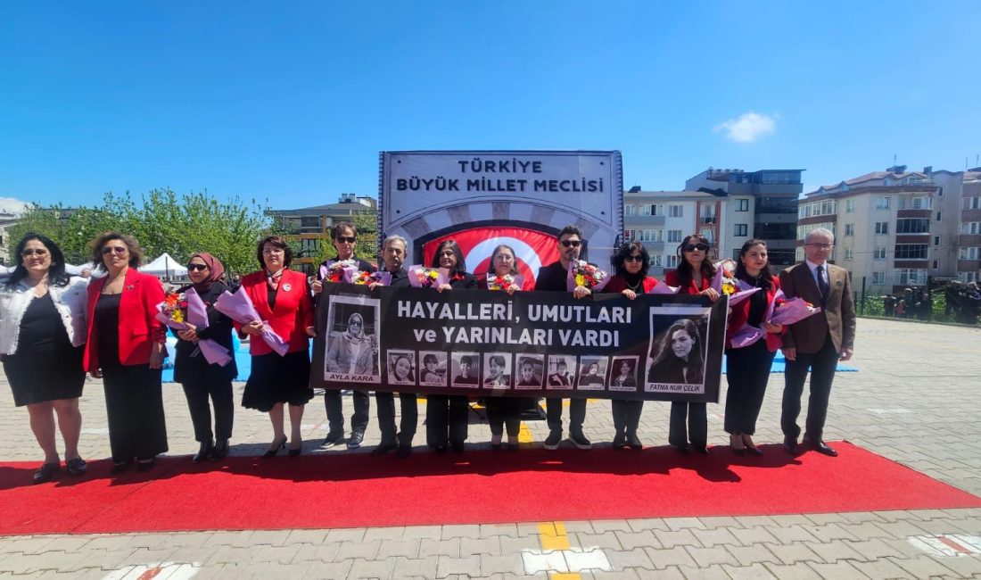 Bandırma’da 23 Nisan’da duygu dolu anlar yaşandı Cumhuriyet İlkokulu’nda düzenlenen 23 Nisan töreninde coşku ve hüzün bir