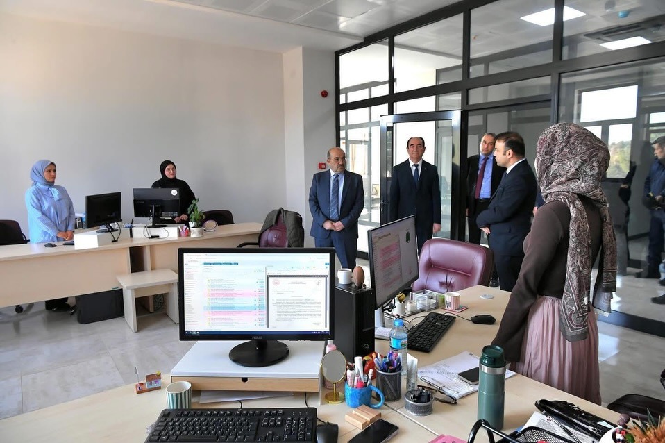 Vali Ustaoğlu Yeni Gönen Hükümet Konağı’nı inceledi Balıkesir Valisi İsmail Ustaoğlu, geçici kabulü yapılan yeni Hükümet Konağında