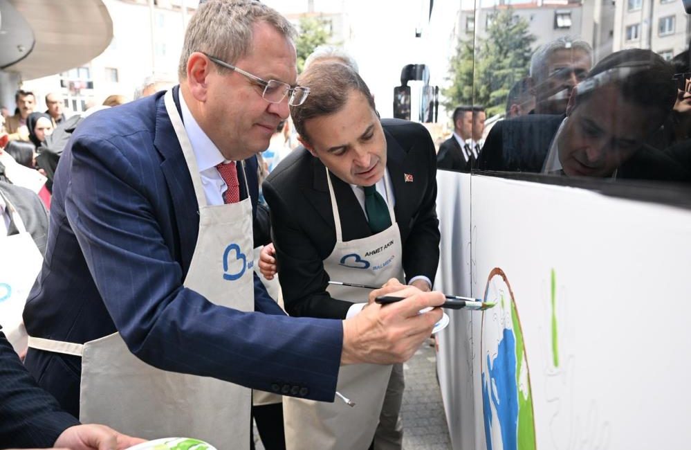 Balıkesir’de üç gün boyunca sanat rüzgarı esecek Balıkesir Büyükşehir Belediye Başkanı Ahmet Akın, üç gün boyunca şehirde