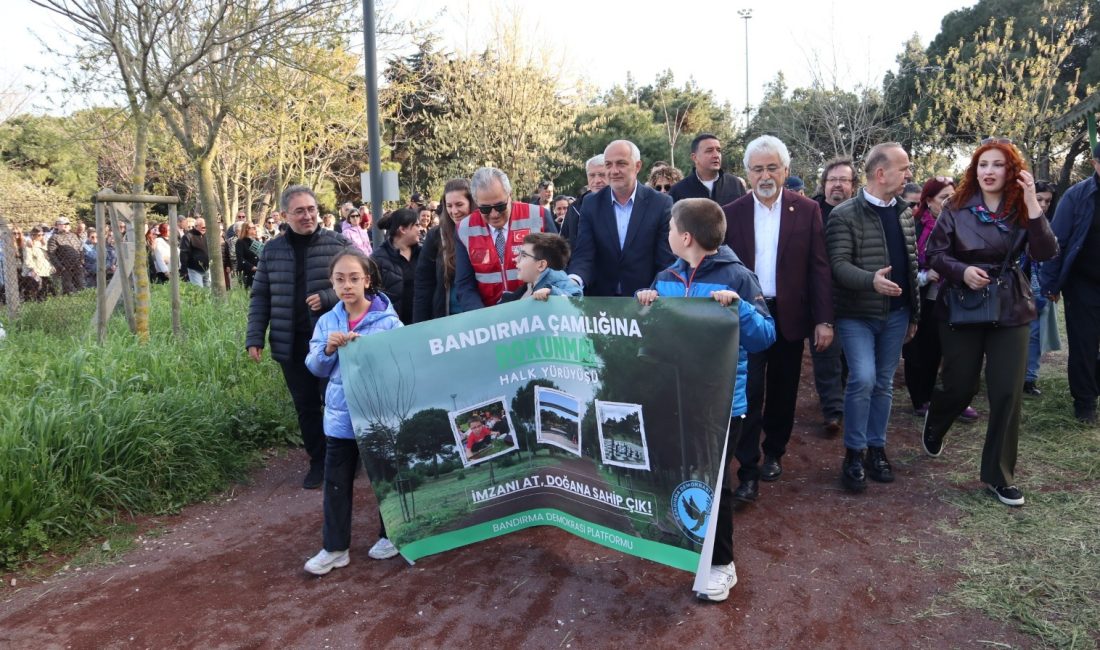 Bandırma’da Çamlık için yürüyüş: “Rant değil, yaşam alanı” Bandırma Demokrasi Platformu’nun çağrısıyla düzenlenen yürüyüşte yüzlerce vatandaş General Balcı