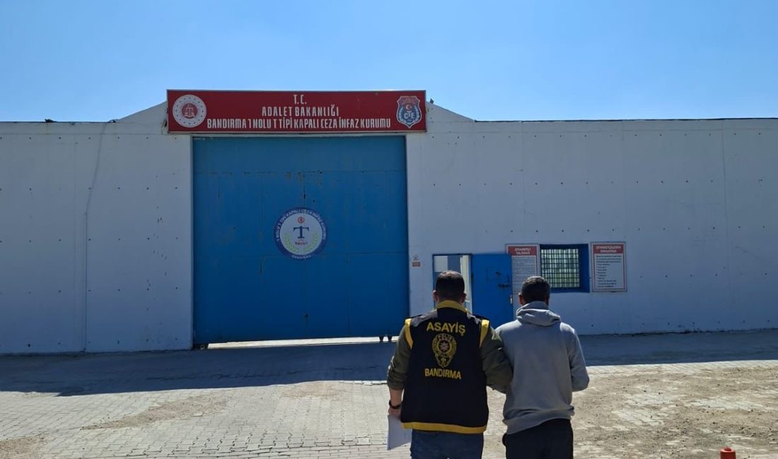 31 Yıl Hapis Cezası Bulunan Şahıs Bandırma’da Yakalandı Bandırma’da hakkında kesinleşmiş 31 yıl 83 gün hapis cezası bulunan