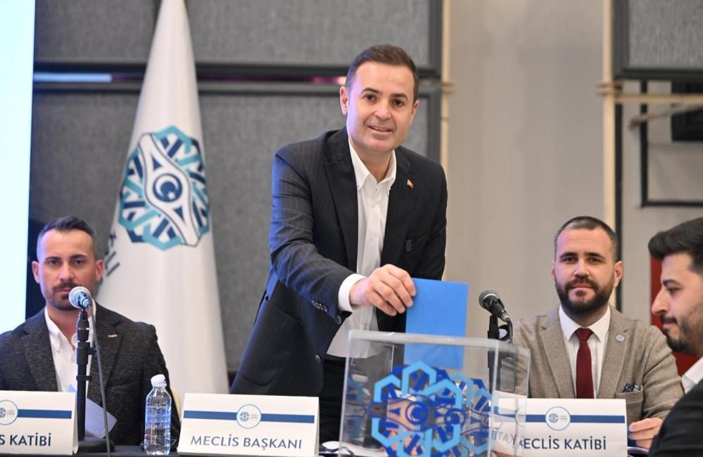 Yağlı Güreş Birliği yeniden ‘Ahmet Akın’ dedi Antalya’da gerçekleştirilen Yağlı Güreş Birliği 2026 Yılı Dönem Başı Olağan