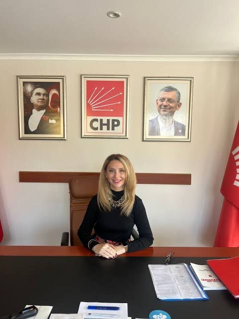 CHP İlçe Başkanlığından Siverek’teki saldırıya sert tepki CHP Bandırma İlçe Başkanlığı Eğitim Sekreteri Hasret Sezer, Şanlıurfa’nın Siverek