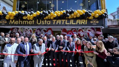 Bandırma’da hizmete giren Mehmet Usta Tatlıları Künefe Salonu, geniş ürün