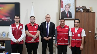 Bandırma Kızılay Şube Başkanı Bekir Fatih Tanbatar ve Genç Kızılay