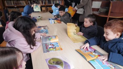 Bandırma Hasan Atlı İlkokulu öğrencileri, öğretmenleri eşliğinde Bandırma İlçe Halk