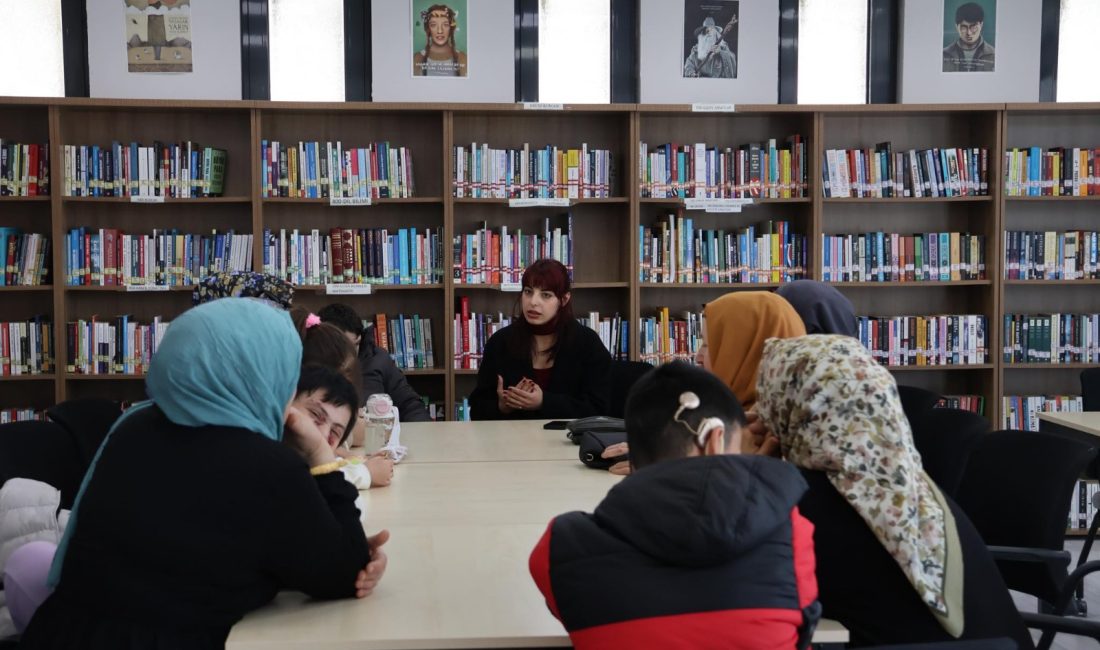 Dil ve Konuşma Terapisti Sema Şenel, belediye bünyesinde engelli vatandaşlar