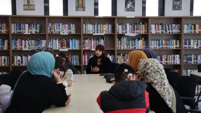 Dil ve Konuşma Terapisti Sema Şenel, belediye bünyesinde engelli vatandaşlar