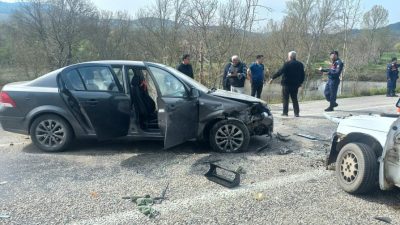 Balya’da meydana gelen çift taraflı trafik kazasında 7 kişi yaralandı.