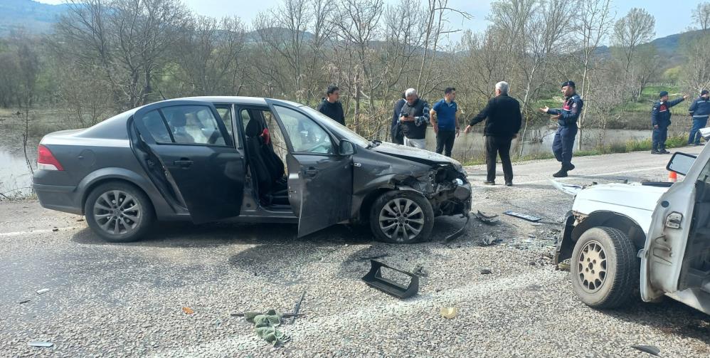 Balıkesir’de trafik kazası: 7 yaralı Balya’da meydana gelen çift taraflı trafik kazasında 7 kişi yaralandı.