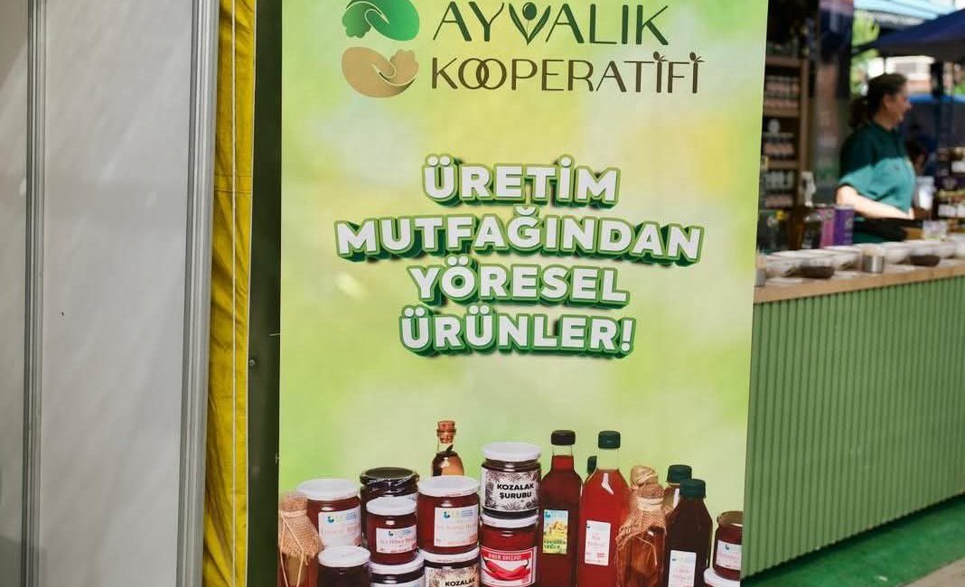 GastroFest’e damgasını vuran Ayvalık Kooperatifi’ne ilgi sürüyor Belediye Başkanı Mesut Ergin öncülüğünde çalışmalarını sürdüren Ayvalık Üretim ve