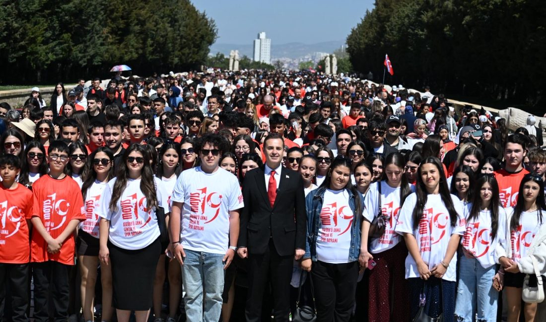 Başkan Akın ve 1071 Balıkesirli Genç Anıtkabir’de Balıkesir Büyükşehir Belediye Başkanı Ahmet Akın, 19 Mayıs Atatürk’ü Anma,