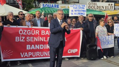 CHP Bandırma İlçe Başkanlığı, Cumhuriyet Meydanı’nda düzenlediği basın açıklamasıyla kurultay