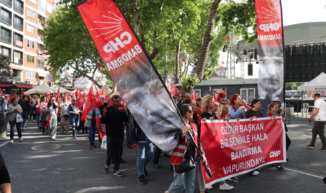 Bandırma’da CHP’lilerden yürüyüşlü protesto CHP Genel Merkezi’nde “mutlak butlan” kararı sonrası yaşanan gelişmelere tepki