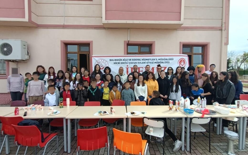 Bandırma’da çocuklar için bahar etkinliği Hicri Ercili Çocuk Evleri Sitesi’nde gerçekleştirilen etkinlikte, üniversite akademisyenleri ve