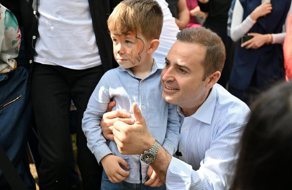 Başkan Akın: “Bu şehirde kimse yalnız değil” Balıkesir Büyükşehir Belediye Başkanı Ahmet Akın, Engelliler Haftası kapsamında düzenlenen