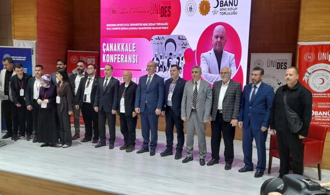 “Çanakkale Maneviyatına Yolculuk Projesi” kapsamında Bandırma’da bulunan öğrenciler, İlçe Müftüsü