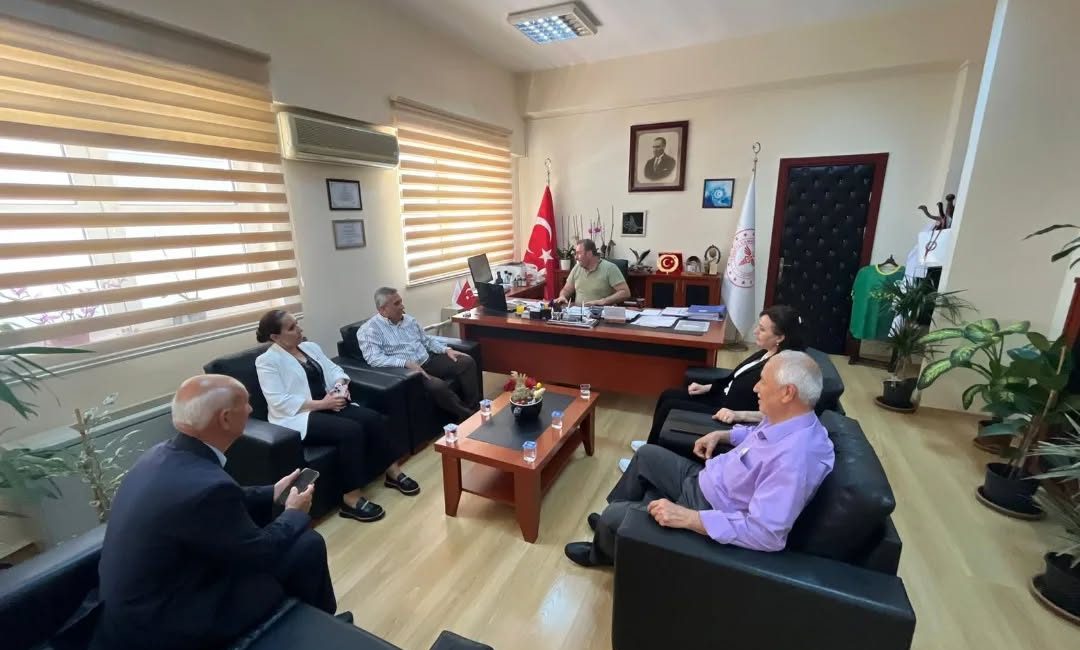 AK Parti Bandırma Heyeti hastalar ile bir araya geldi AK Parti Bandırma İlçe Başkanı Göksel Karlahan ve beraberindeki yönetim