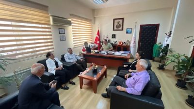 AK Parti Bandırma İlçe Başkanı Göksel Karlahan ve beraberindeki yönetim