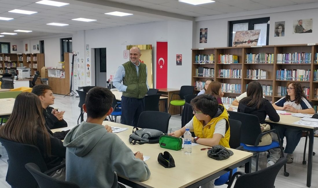 Marmara Adalar Belediye Başkanı Aydın Dinçer, hazırlık kursunda öğrencilerle sohbet