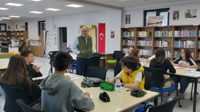 Marmara Adalar Belediye Başkanı Aydın Dinçer, hazırlık kursunda öğrencilerle sohbet