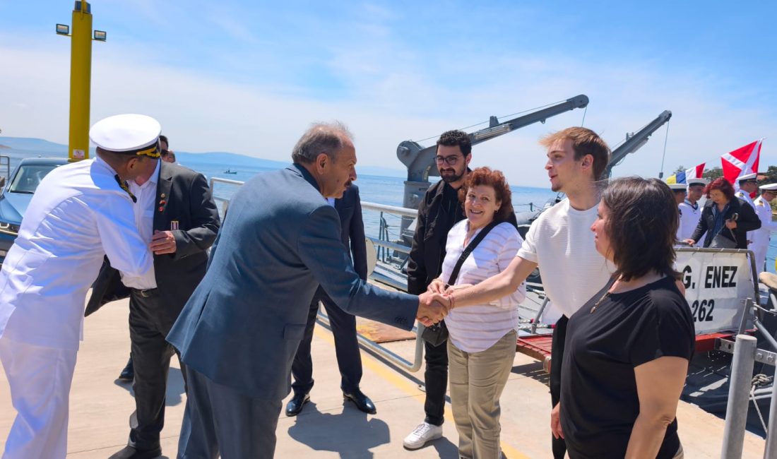 Erdek Limanı’nda Duygu Dolu 19 Mayıs Programı Erdek Kaymakamı Hasan Göç, 19 Mayıs etkinlikleri kapsamında Erdek Limanı’nda