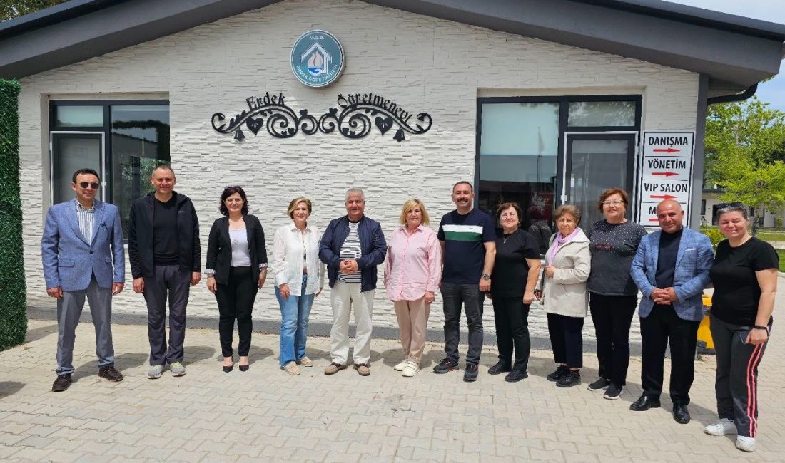 Müdür Kal, Erdek Öğretmenevi’nde çalışmalar inceledi Balıkesir İl Millî Eğitim Müdürü Selehattin Kal, Erdek Öğretmenevi’nde yürütülen
