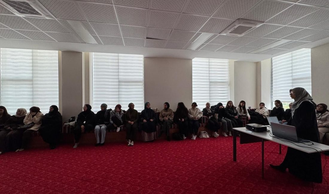 Genç Ofis öğrencileri seminer programında buluştu Bandırma Onyedi Eylül Üniversitesi öğrencilerine yönelik düzenlenen seminerde, değerler eğitimi,