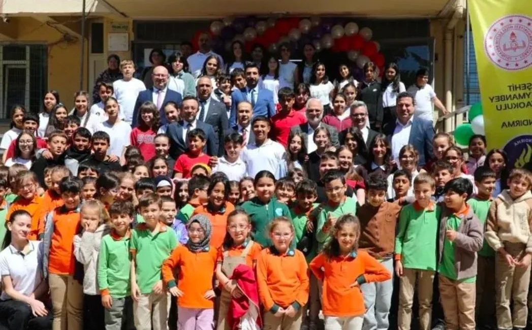 Bandırma’da öğrencilerin bilim projeleri sergilendi Bandırma Şehit Süleymanbey Ortaokulu tarafından hazırlanan TÜBİTAK 4006 Bilim Fuarı,