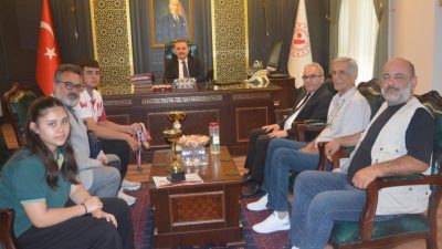 Edremit Kaymakamı Ahmet Odabaş, ilçenin gururu olan Avrupa şampiyonu ve