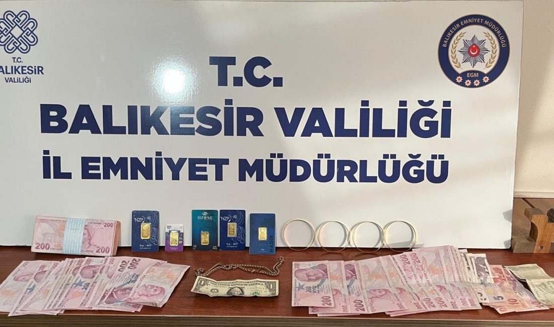 Bandırma’da Sahte Altın Vurgunu Şüphelileri Kıskıvrak Yakalandı Bandırma’da dolandırıcılık olaylarına yönelik yürütülen çalışmalar kapsamında durdurulan araçta 3