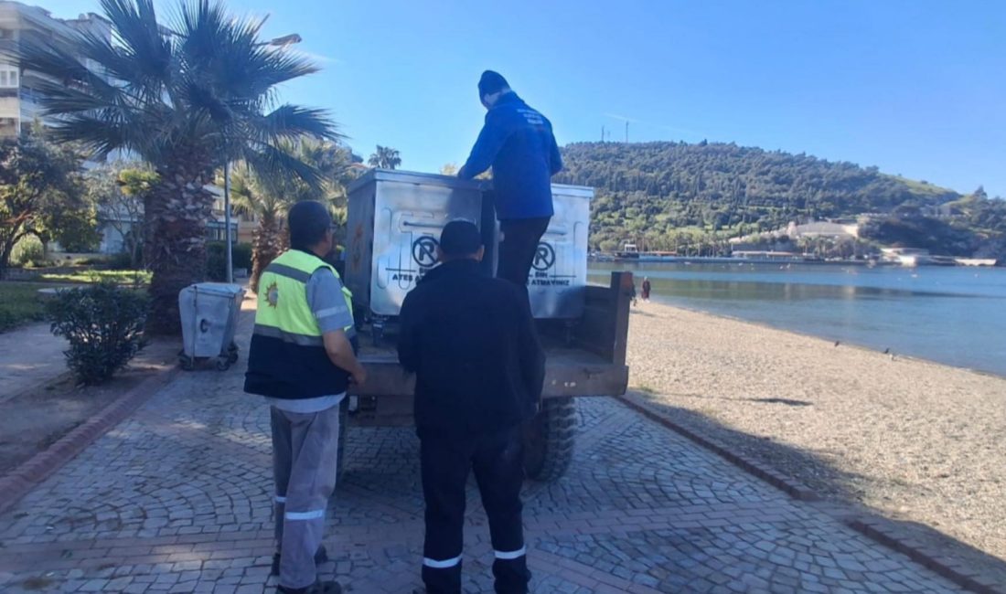 Erdek Belediyesi ekipleri, eskiyen konteynerleri yenileriyle değiştirerek çevre temizliği ve