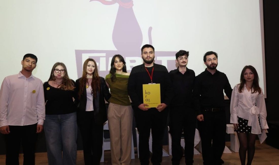 Fikret Days ’26’da sektör isimleri öğrencilerle buluştu Bandırma Onyedi Eylül Üniversitesi’nde düzenlenen reklamcılık zirvesinde sektörün önde gelen