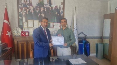 Bandırma İlçe Müftülüğü’nün düzenlediği kursu başarıyla tamamlayan din görevlileri belgelerini