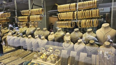 Bayram öncesi altın fiyatlarında sınırlı yükseliş sürerken, kuyumcular hareketliliğin temel